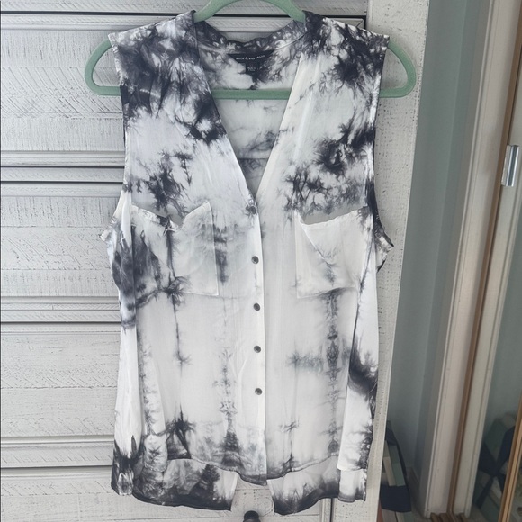 Rock & Republic Tops - Rock & Republic Monochrome Sleeveless Blouse